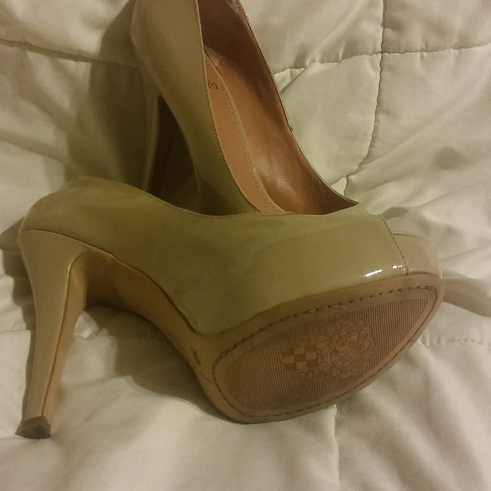 Vince Camuto nude PU leather pumps